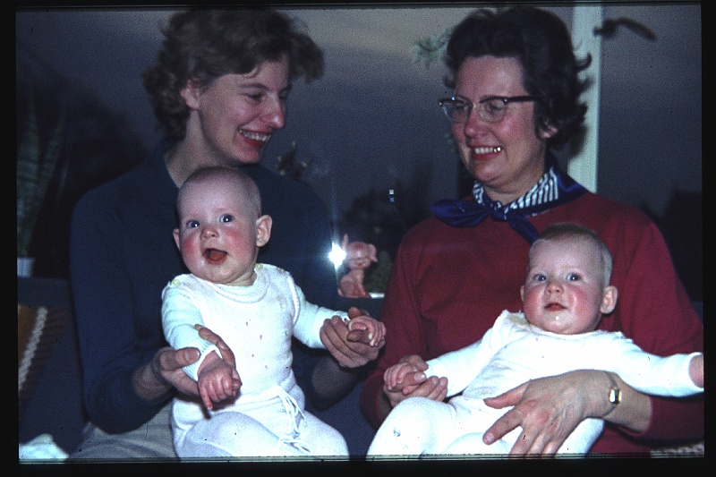23.Delft feb 1964 Ilse,Mama,Brigitte,Marion.JPG